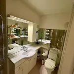 Burlington Townhouse Homestay szállás