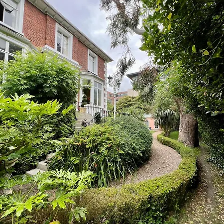 Privatunterkunft Burlington Townhouse *