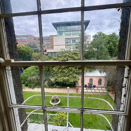 Δωμάτια σε οικογενειακή κατοικία Burlington Townhouse *