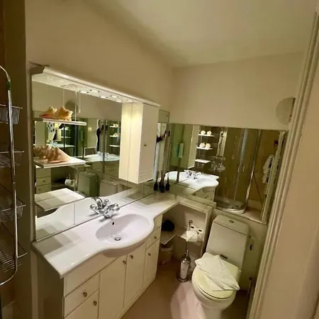 Burlington Townhouse 홈스테이