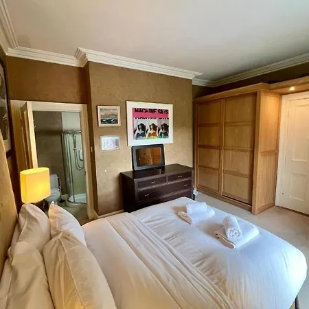 Privatunterkunft Burlington Townhouse *